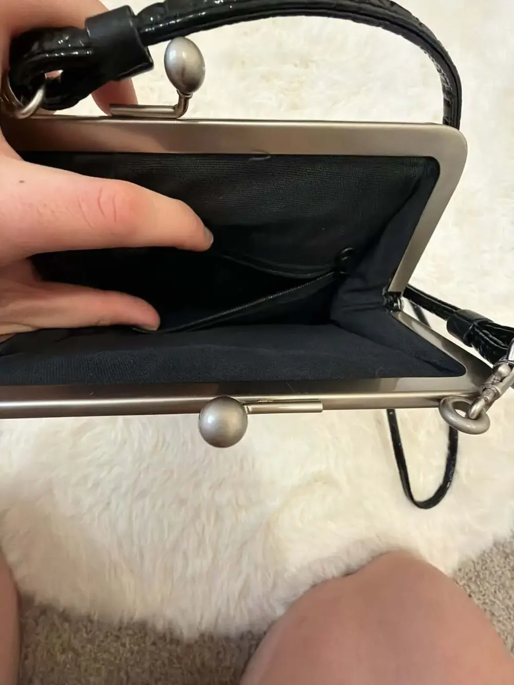 Vintage Guess Black Crocodile Embossed Patent Leather Kiss Lock Crossbody Bag